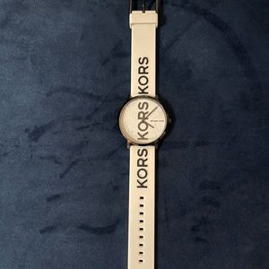 Michael Kors Silicone Watch/ 42mm/ Black & White